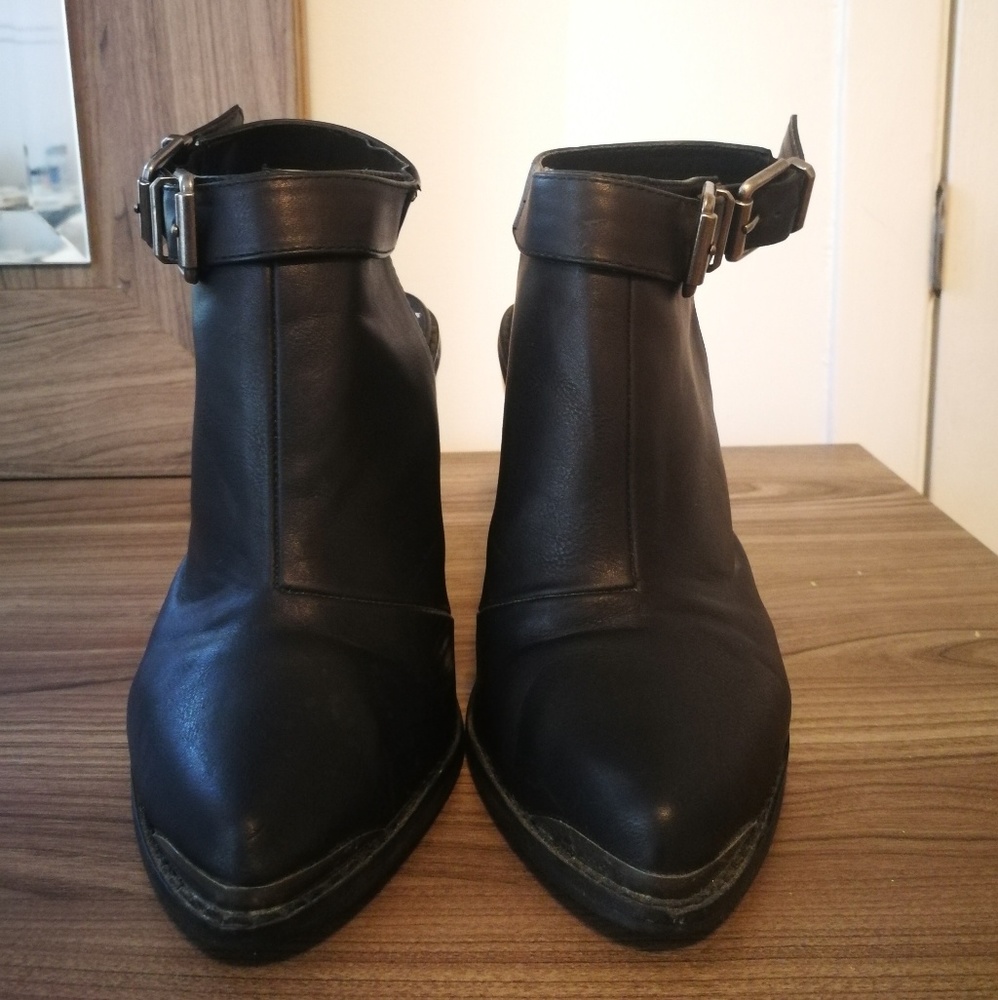 High heels - Picture 2 of 4